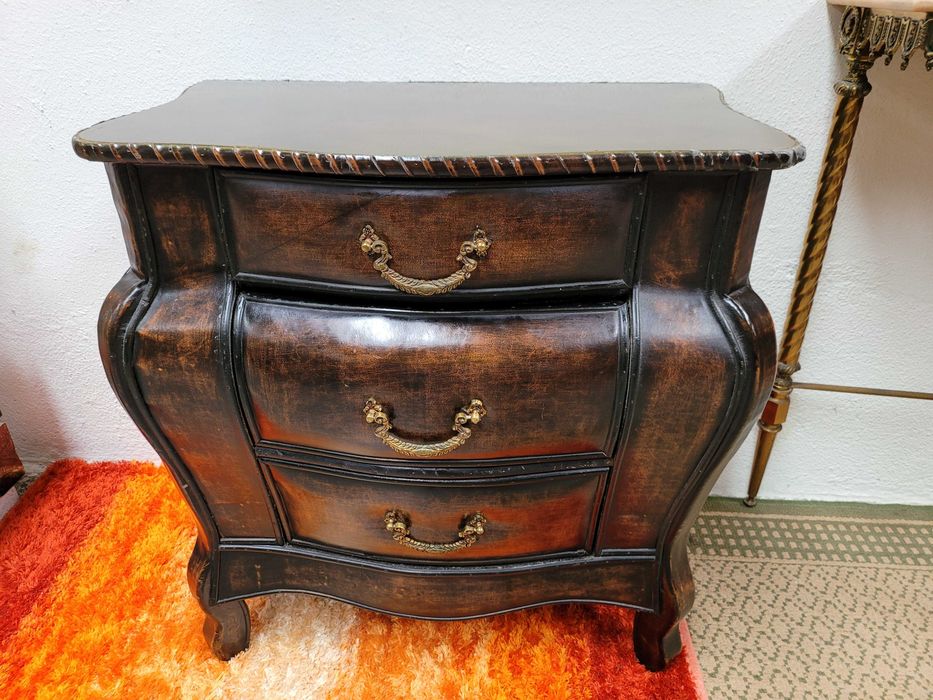 Conjunto de pequena cómoda antiga e espelho - Madeira forrada a couro