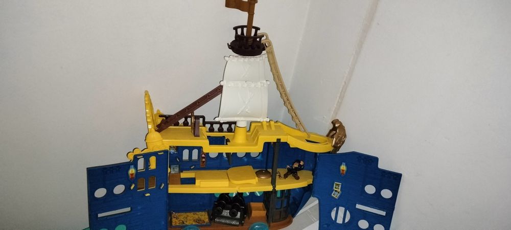 Brinquedos com pouco uso