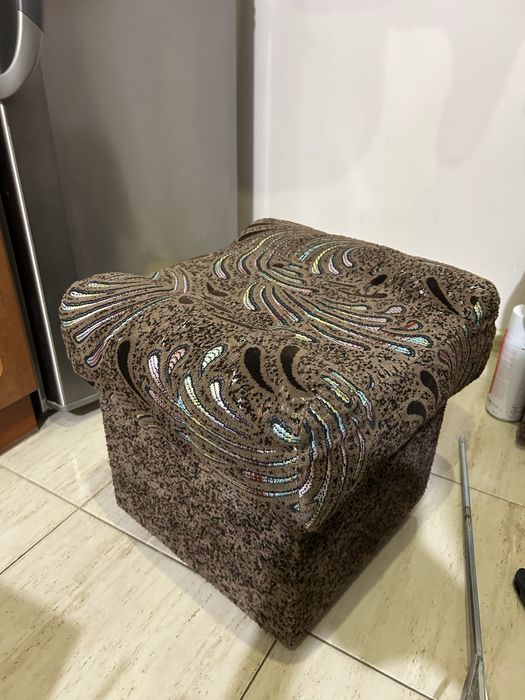 Dwie pufy, stan bardzo dobry