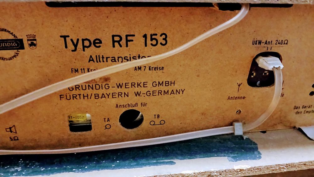 Rádio antigo Grundig RF 153