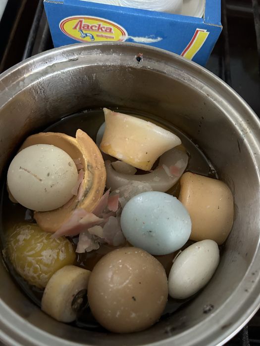 Терміново потрібен парафін або віск для виготовлення розпалювачів.