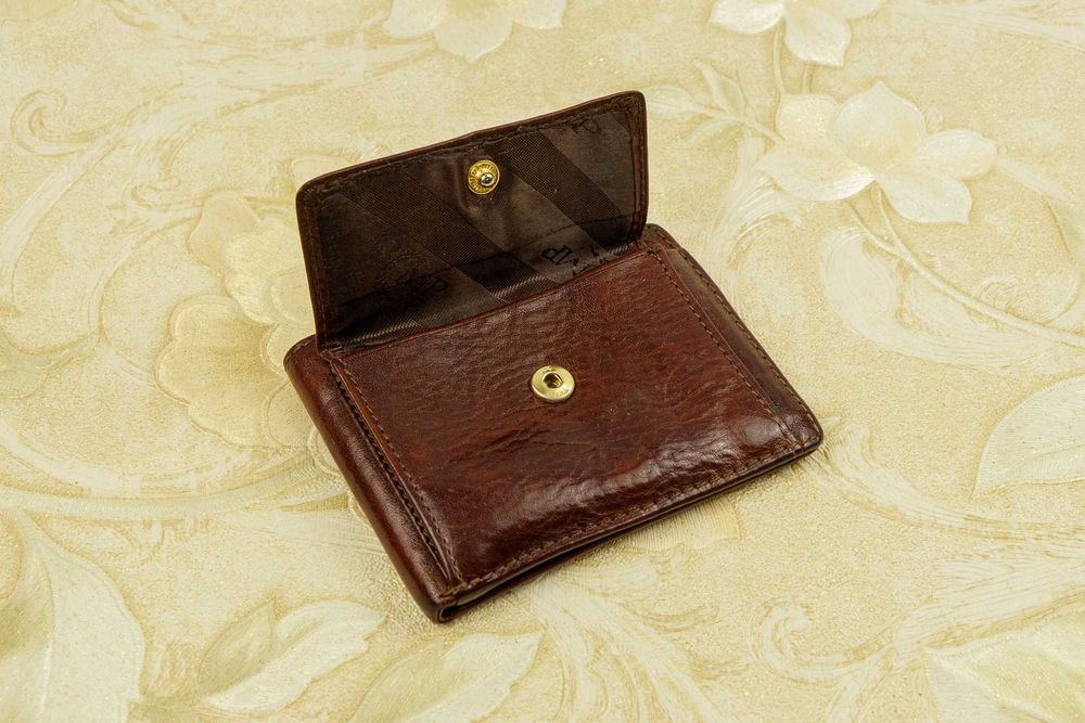 Duas carteiras em pele com 8 x 10 cm