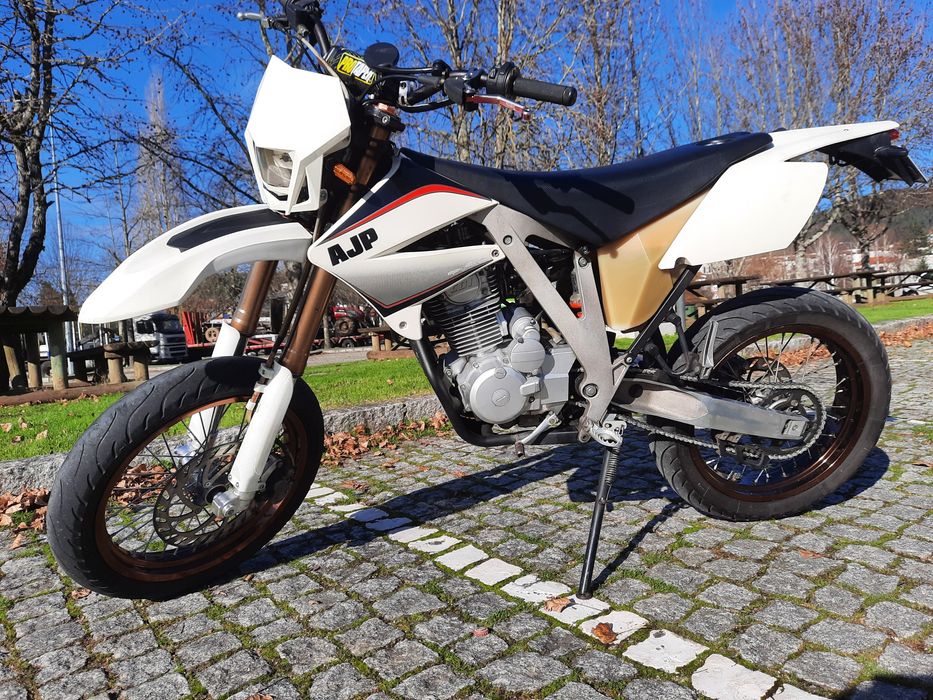 AJP PR3 125 supermotard