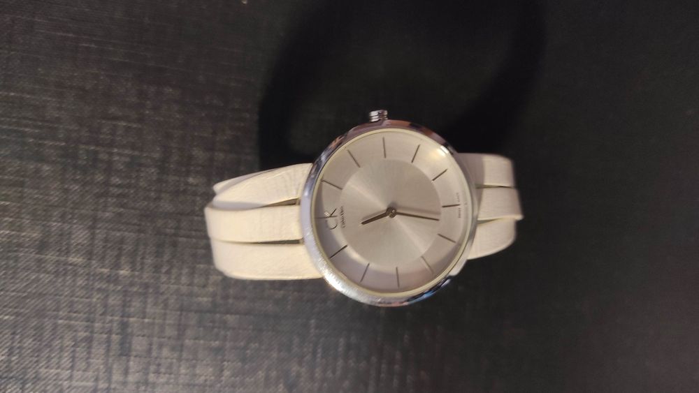 Relógio de senhora CK ótimo estado