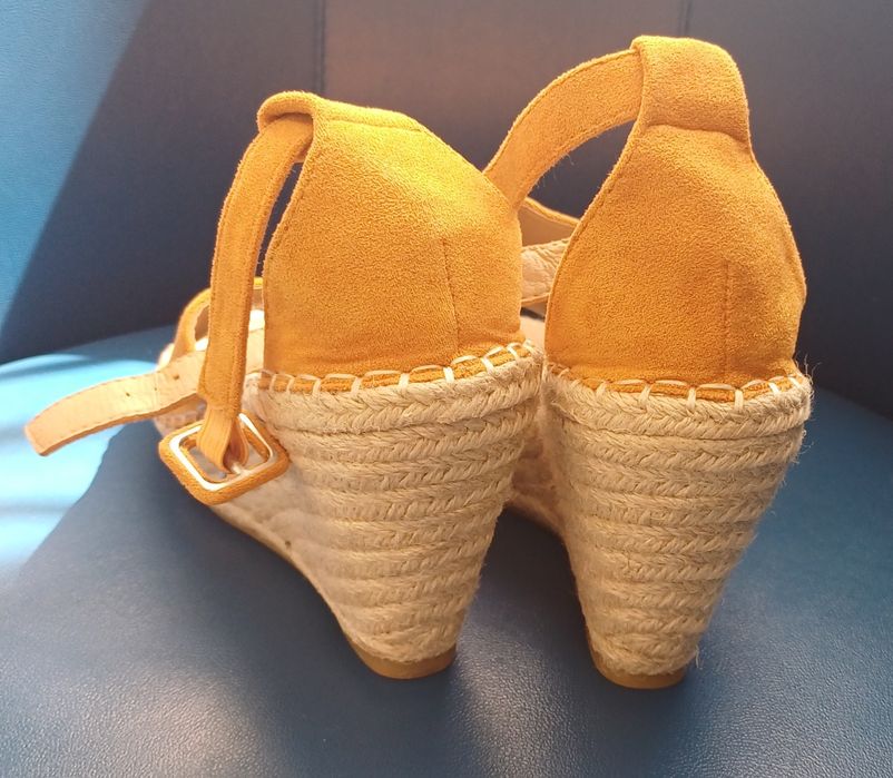 Модняві босоніжки