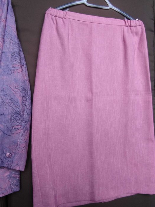 Piękny kostium damski, stan bardzo dobry