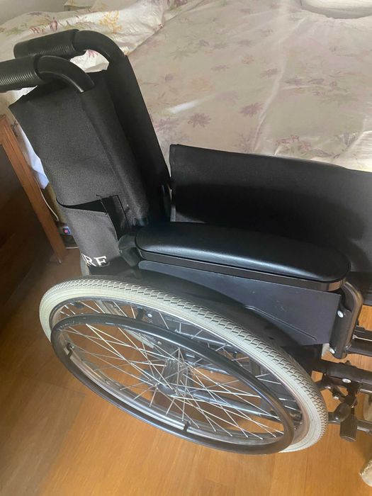 Cadeira de rodas para adulto