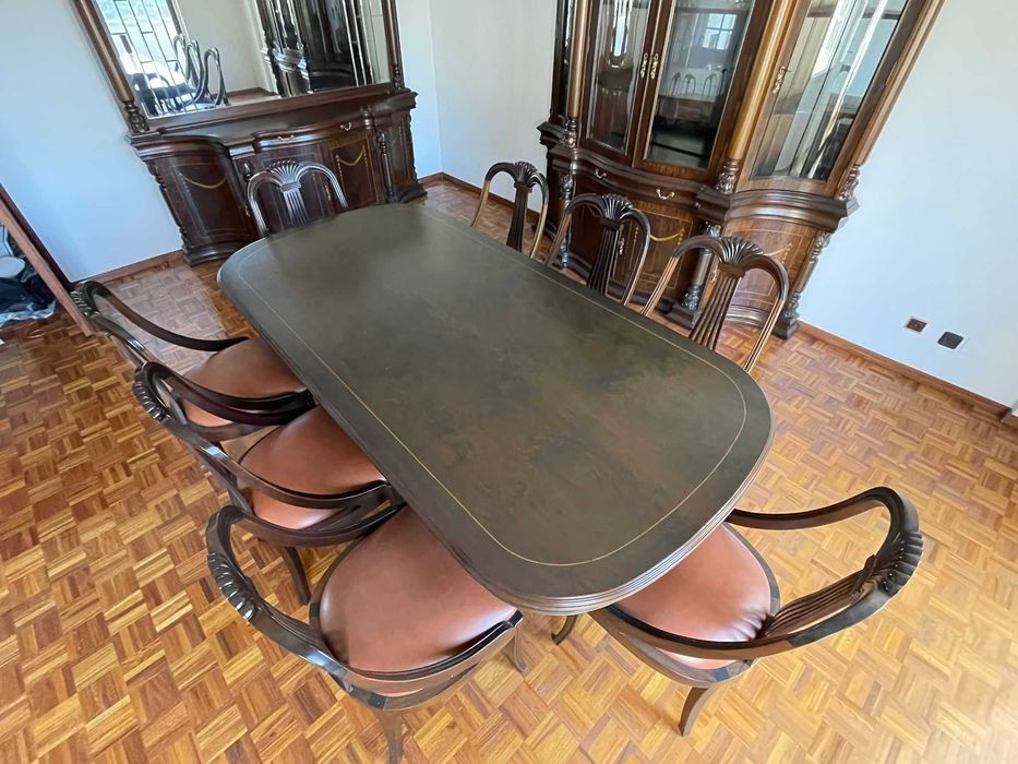 Mesa com 8 cadeiras em madeira maciça - Moveis de Paços Ferreira- Excelente Qualidade e completamente novos