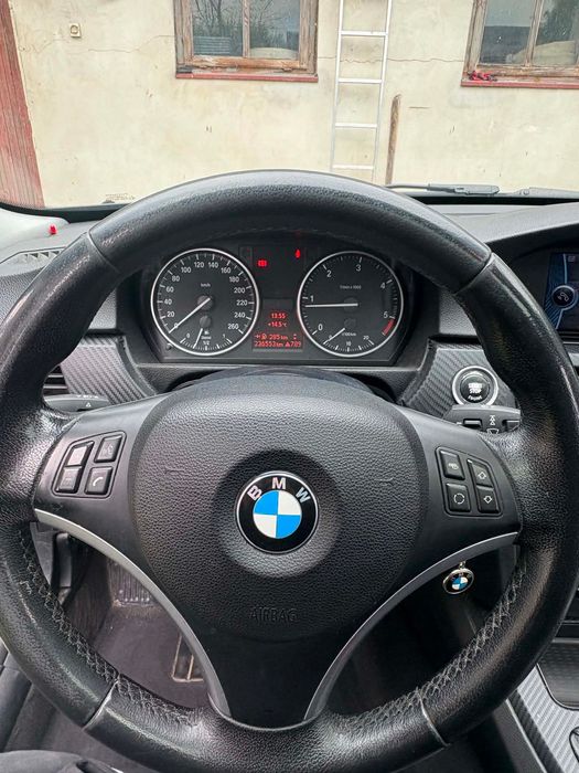 BMW E90 320D 2010r