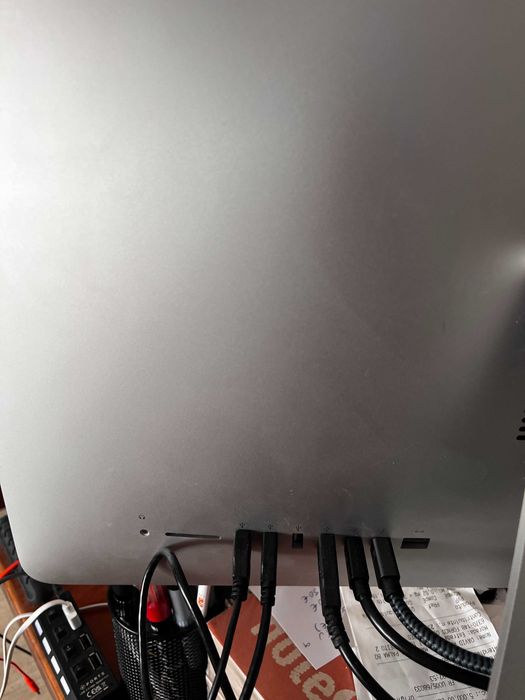 iMac Retina 4K 21,5" — i7 3,3GHz | 16GB RAM | Ecrã Substituído | Caixa e Acessórios Originais
