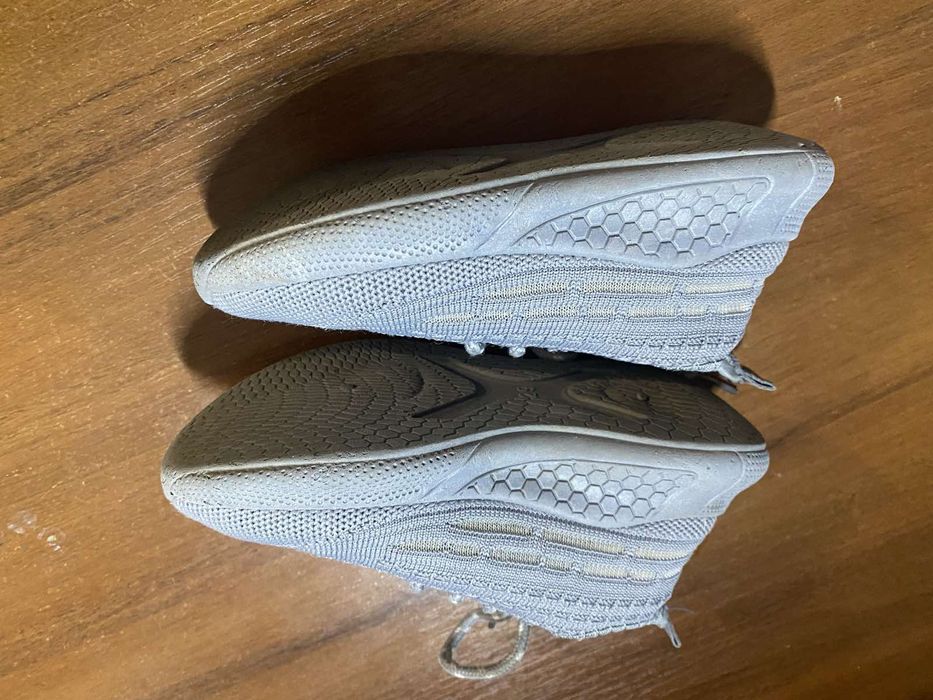 Кросівки на літо