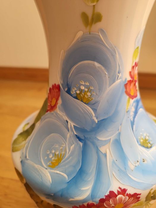 Jarra de porcelana pintada à mão