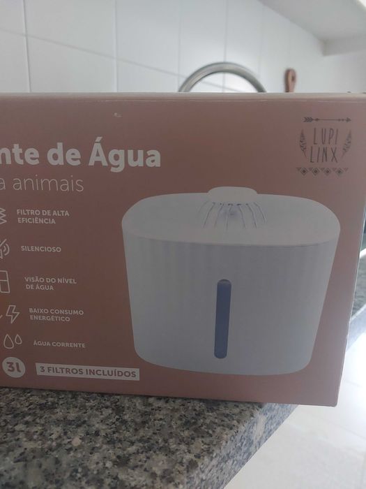 Fonte de água para cães e gatos nova