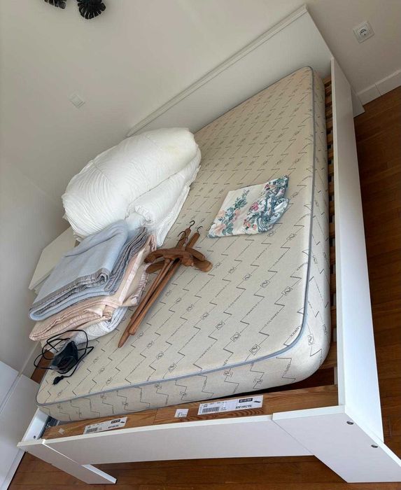 Cama IKEA branca