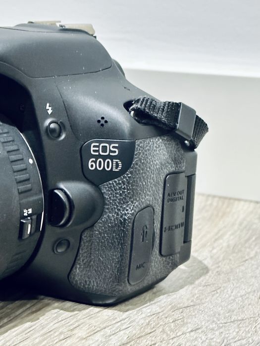 Canon 600D + lente Sigma DC 18-200