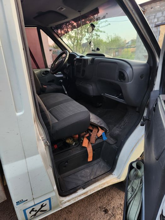 Евакуатор Ford transit 2.4  Спарка