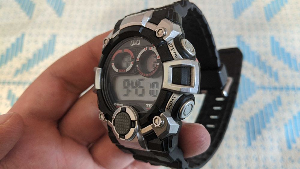 Свій годинник Q&Q M162J004Y, в чудовому стані.