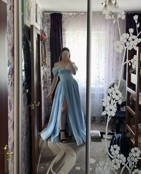 Випускна сукня, блакитна з блискітками зріст 165 + каблук 10см