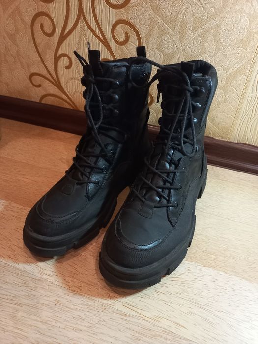 Ботінки 40розмір