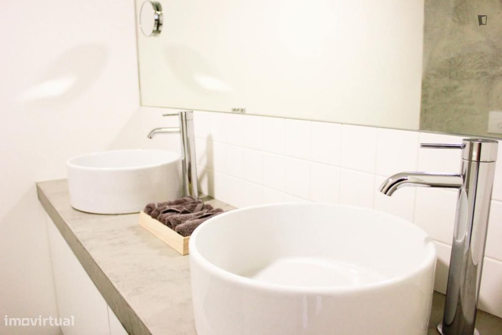 Quarto - localizado em Roma-Areeiro Lisbon