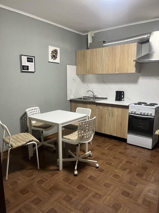 Здам двокімнатну квартиру на п’ятому поверсі біля метро