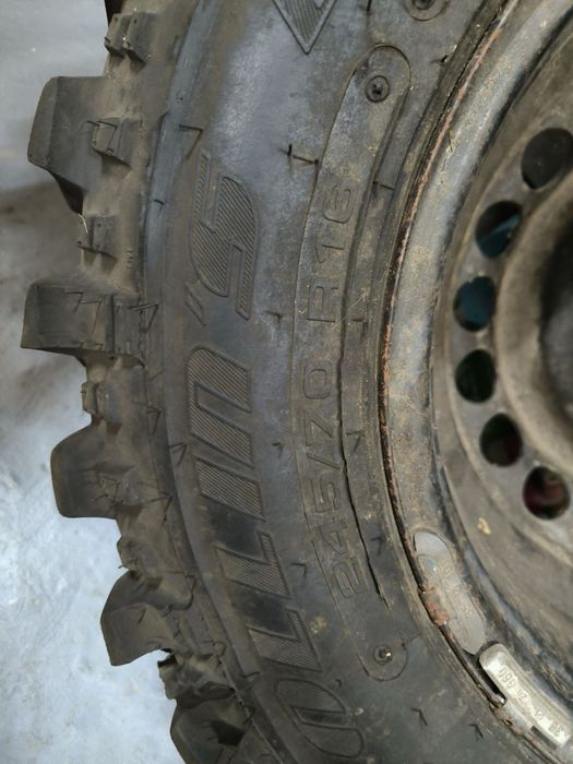 Продам шини з дисками.