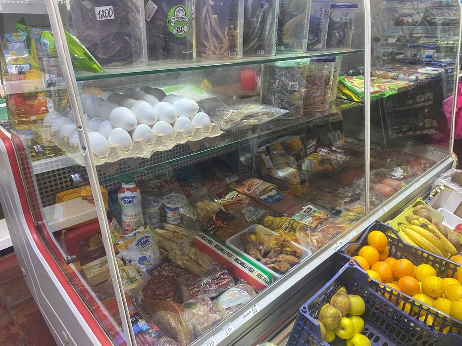 Продам вітрину заправлену