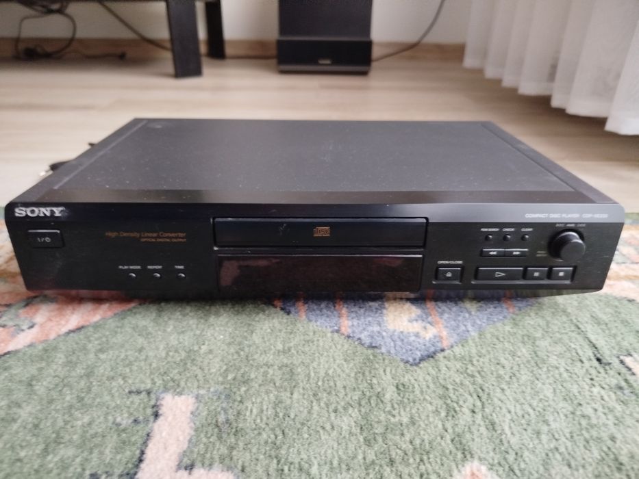 Sony  compat disc CDP -XE 220