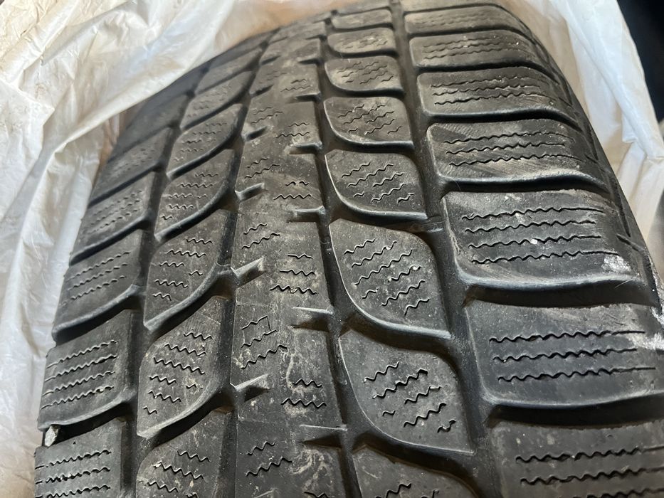Шини зимові БВ Bridgestone  235/60/17