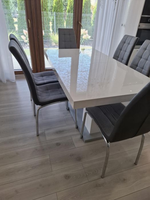Biały stół do jadalni połysk