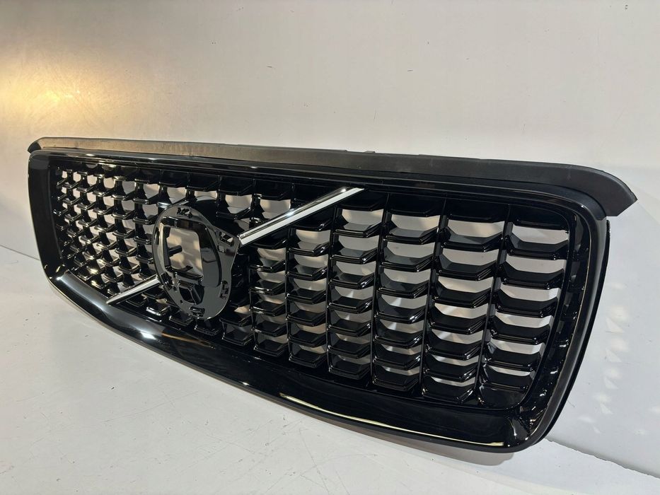 Volvo XC90 R 20-24 grill / atrapa chłodnicy- 17757