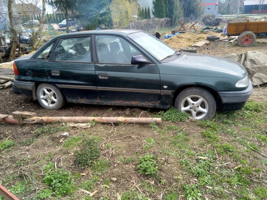 Lampy przednie Opel Astra F