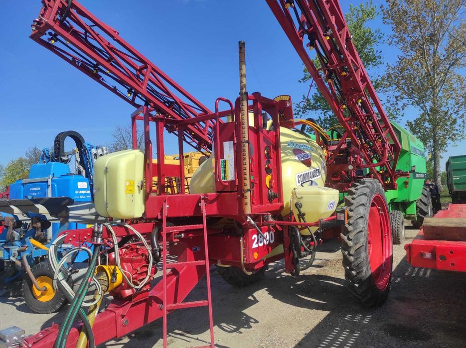 Продам прицепний оприскувач Hardi Commander 28000