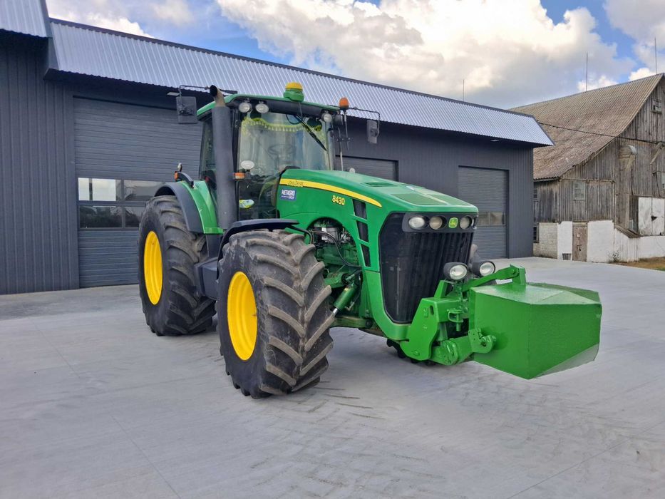 John Deere 8430