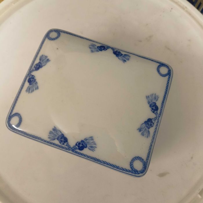 Caixa porta jóias, em tons de azul Vista Alegre.
