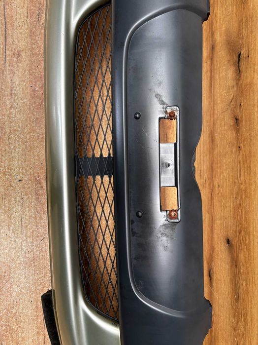 Zderzak przedni Toyota Yaris 1 kolor 6q2