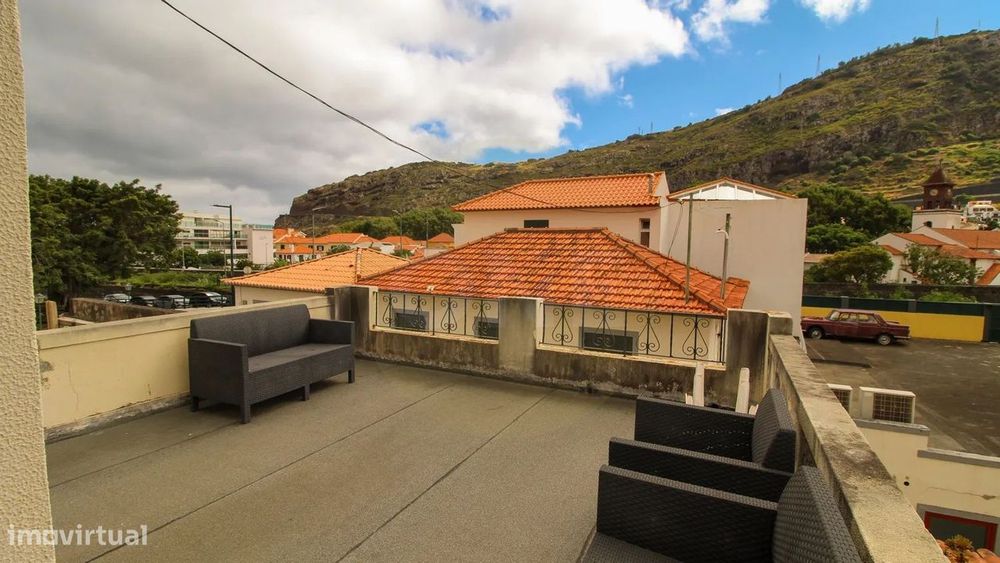 Prédio para Comércio e Habitação no Centro de Machico