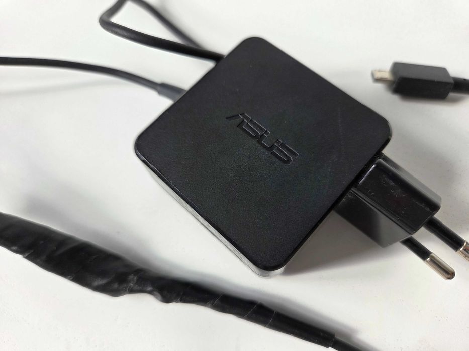 Ultralekki laptop notebook Asus E200HA