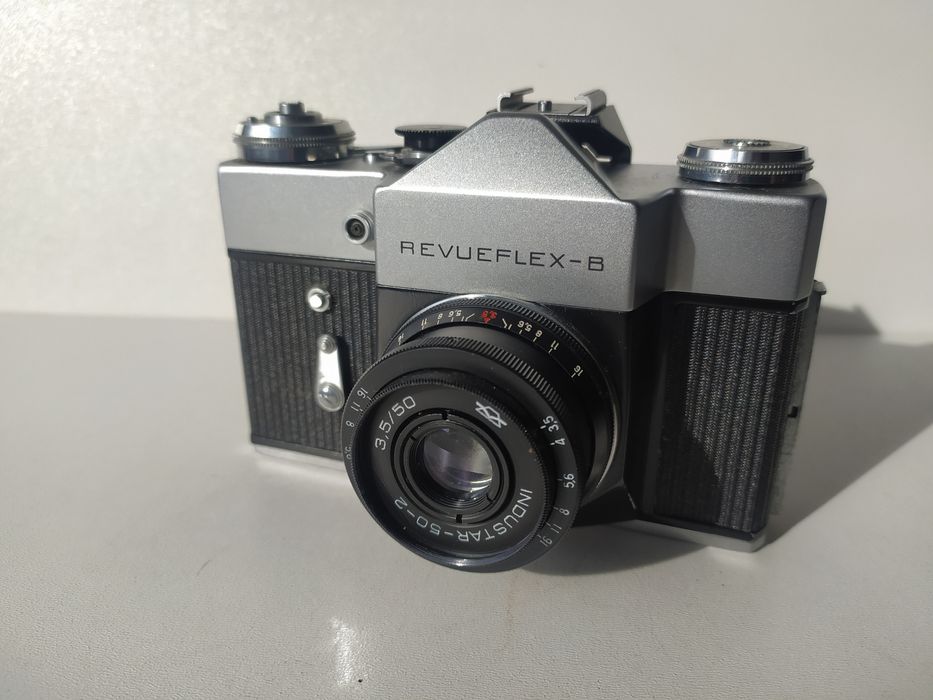 Aparat ' REVUEFLEX-B" - 1972r. Eksportowy Zenit B z Industar . Działa