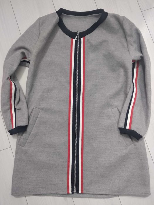 Piękny płaszczyk wiosenno jesienny