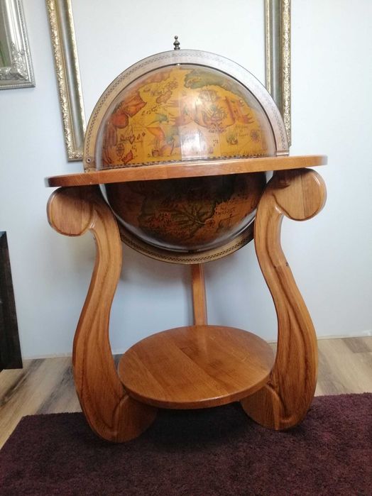 Barek dębowy, globus