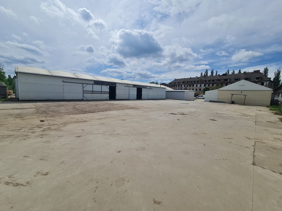 Sołtysowicka Wynajmę plac 1000m2 zestaw kontenerów biurowy 57 m² ( 3 pomieszczenia + toalety + prysznic)+ 2 magazynu 167 m².