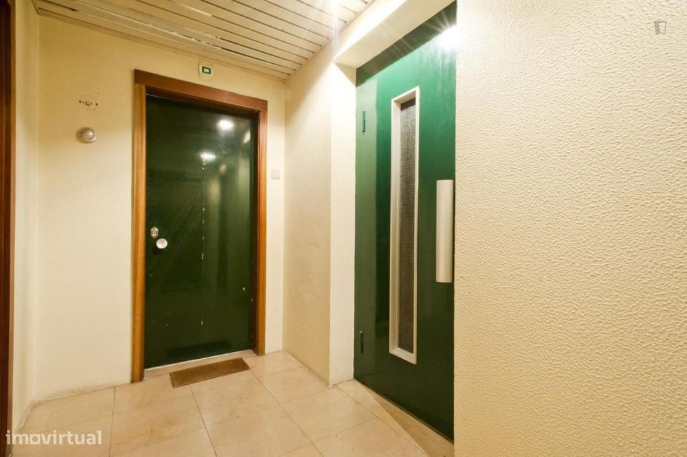 Quarto - localizado em Olaias Lisbon