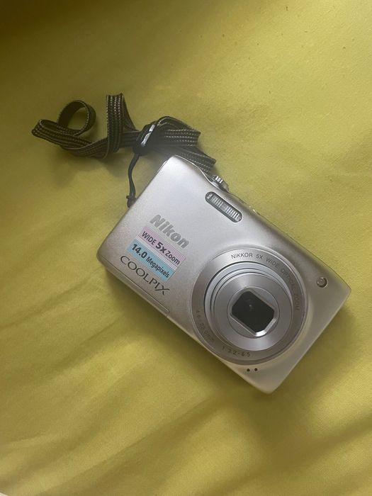 Câmara digital Nikon como nova