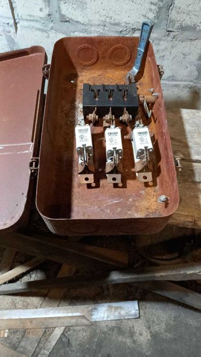 Продам рубильник