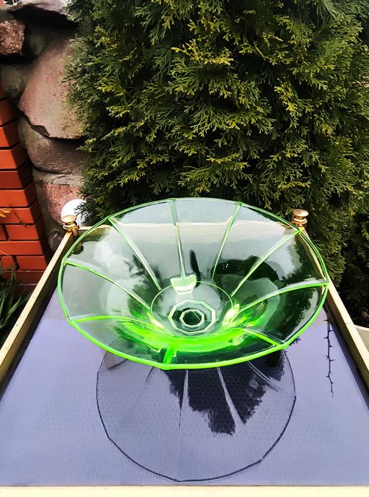 Miseczka miska patera  salaterka uranowa