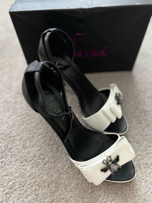 Шкіряні діночі босоніжки Fablena 38р