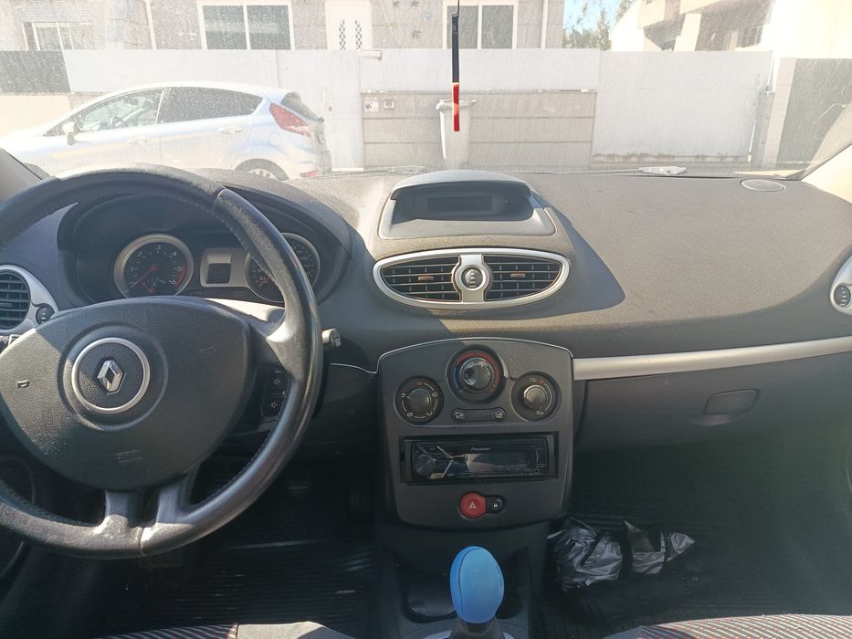 Renault Clio 1.5 DCI — photo 4