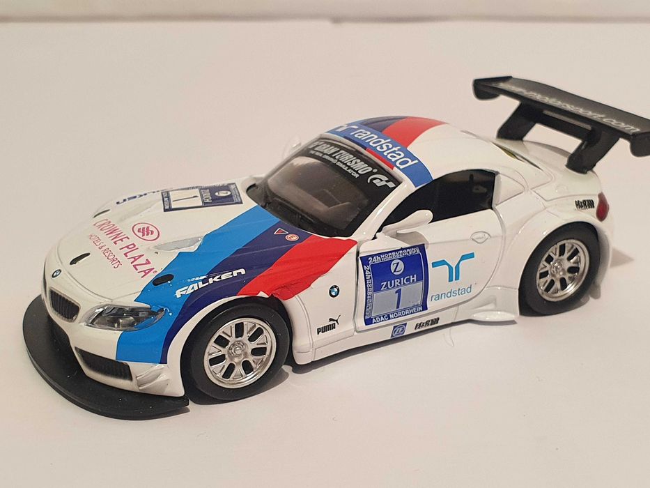 Auto metalowe BMW Z4 GT3 skala 1/38 wyścigowe nowe samochod