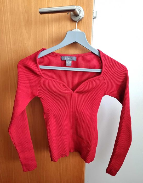 Camisola vermelha com decote Primark, tamanho 2XS